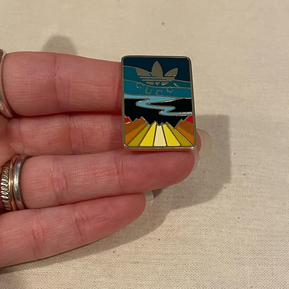 Gucci x Adidas Limited Edition Enamel Pin - Picture 5 of 10